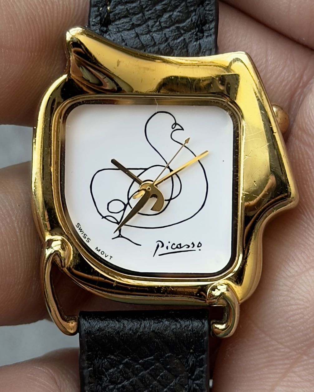 PICASSO &ldquo; DOVE &ldquo; VINTAGE QUARTZ WATCH