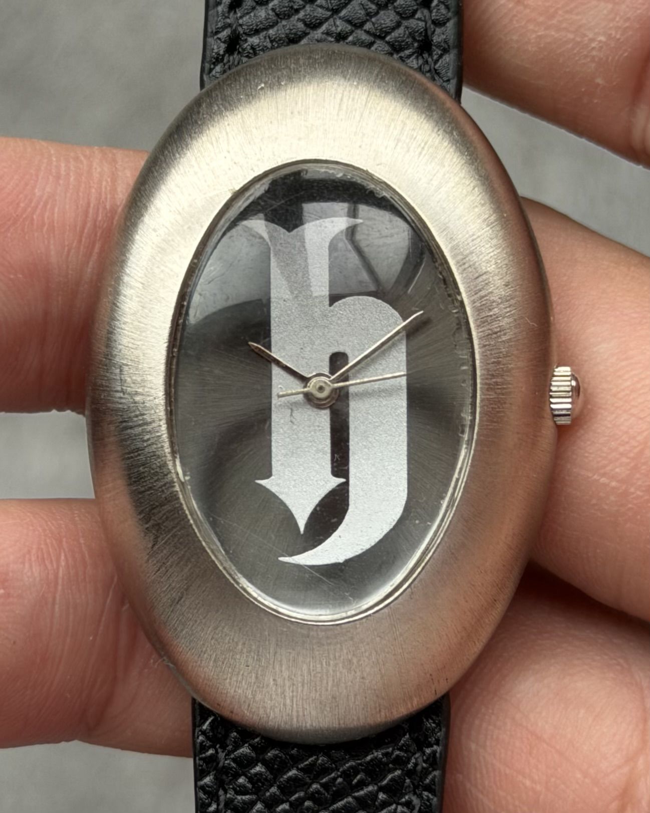 DJ HONDA MODERNIST OVAL VINTAGE QUARTZ WATCH 