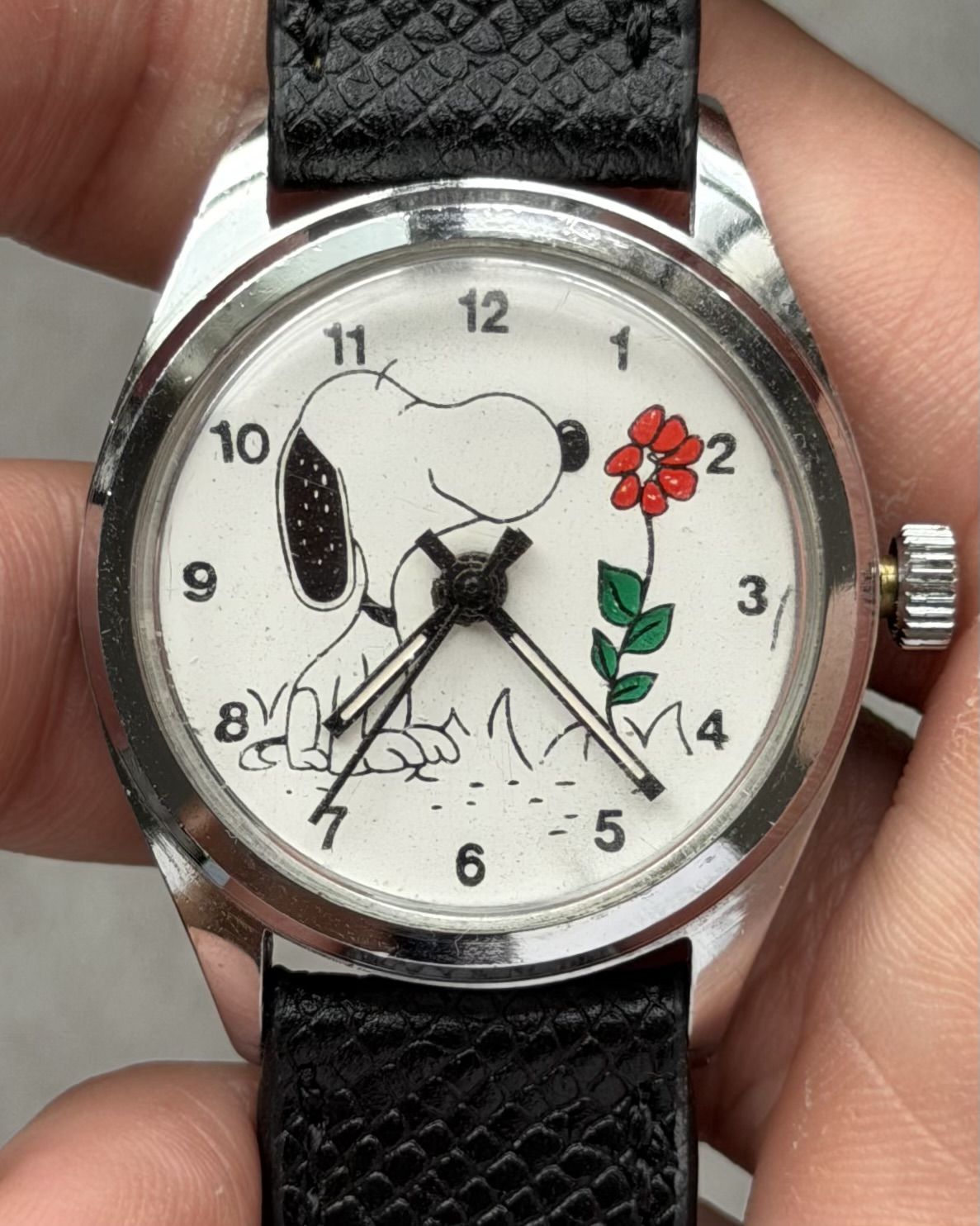 SNOOPY GARDEN SCENE MANUAL WINDING VINTAGE WATCH 