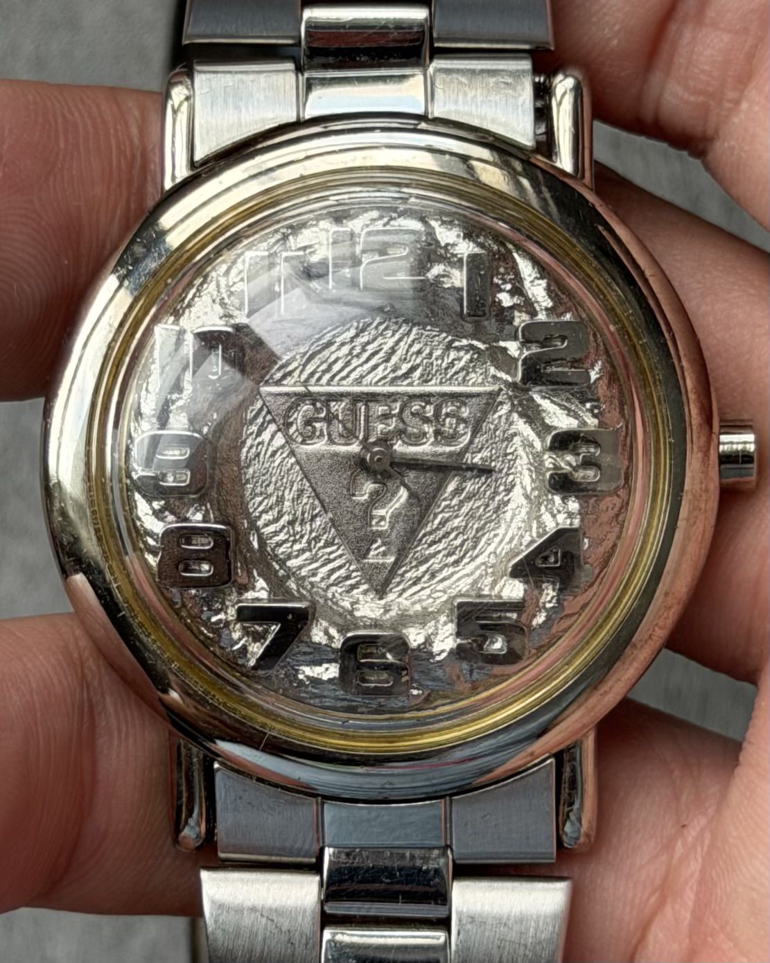 GUESS RAW STONE VINTAGE QUARTZ WATCH 