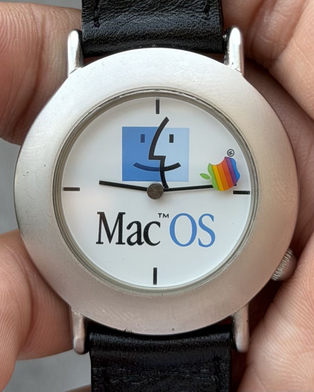 APPLE Mac OS FLOATING APPLE VINTAGE QUARTZ WATCH 