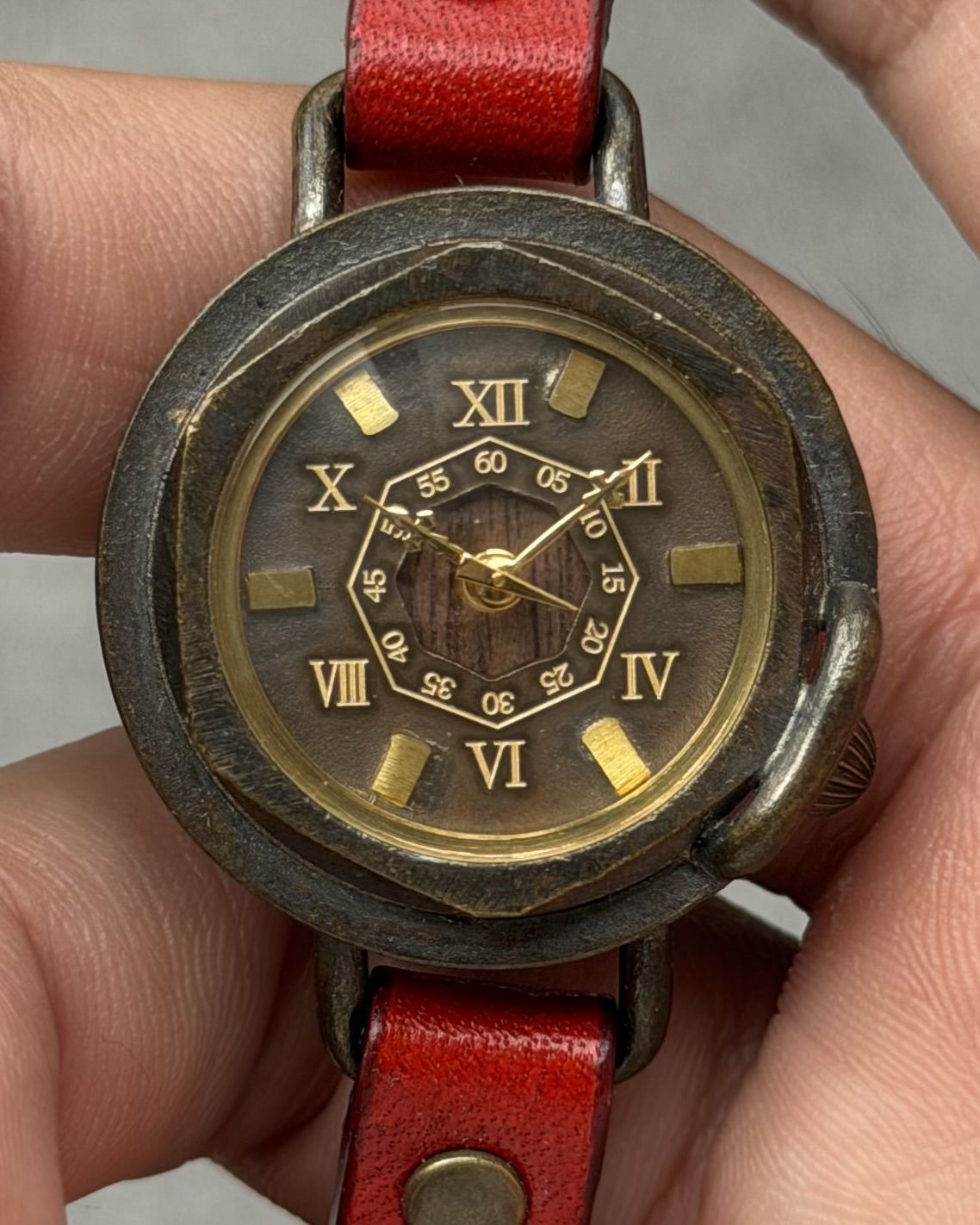 VIE HAND CRAFTED HEXAGON VINTAGE QUARTZ WATCH 
