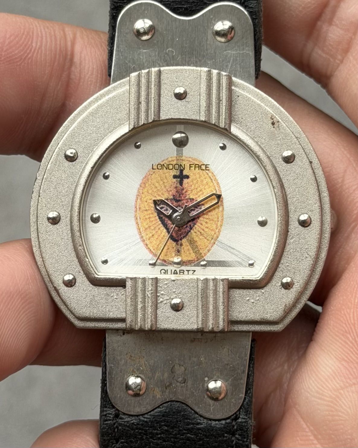 LONDON FACE CROSS VINTAGE QUARTZ WATCH