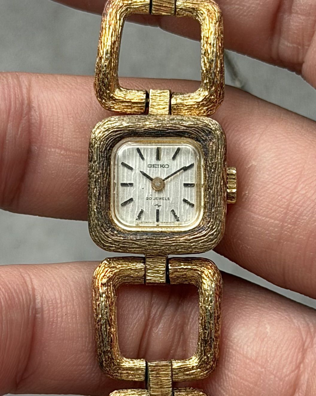 SEIKO SQUARE MODERNIST MANUAL WINDING VINTAGE WATCH 