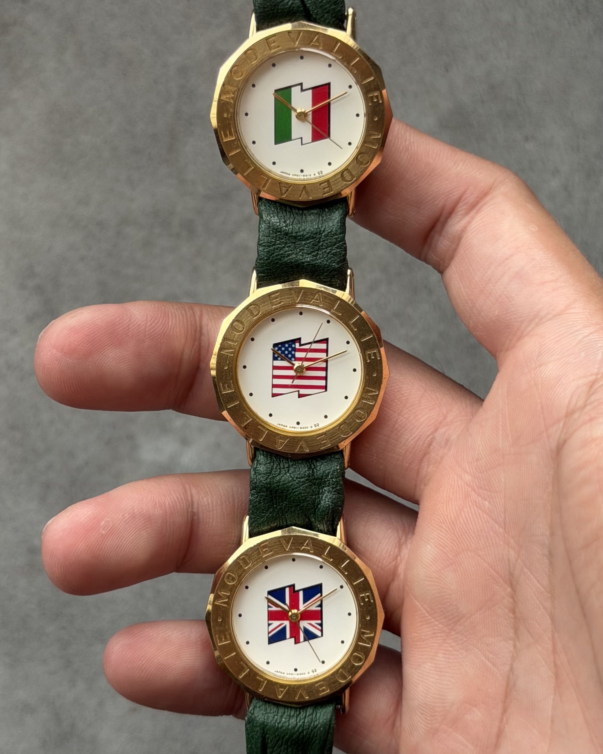 MODEVALLIE TRIPPLE TIME VINTAGE QUARTZ WATCH 