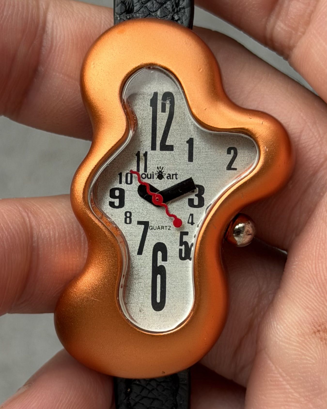 OUI ART LIQUID VINTAGE QUARTZ WATCH 