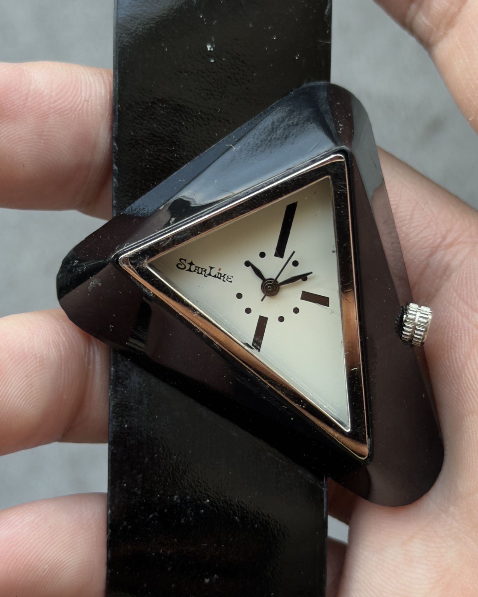 STARLIKE BAUHAUS VINTAGE QUARTZ WATCH