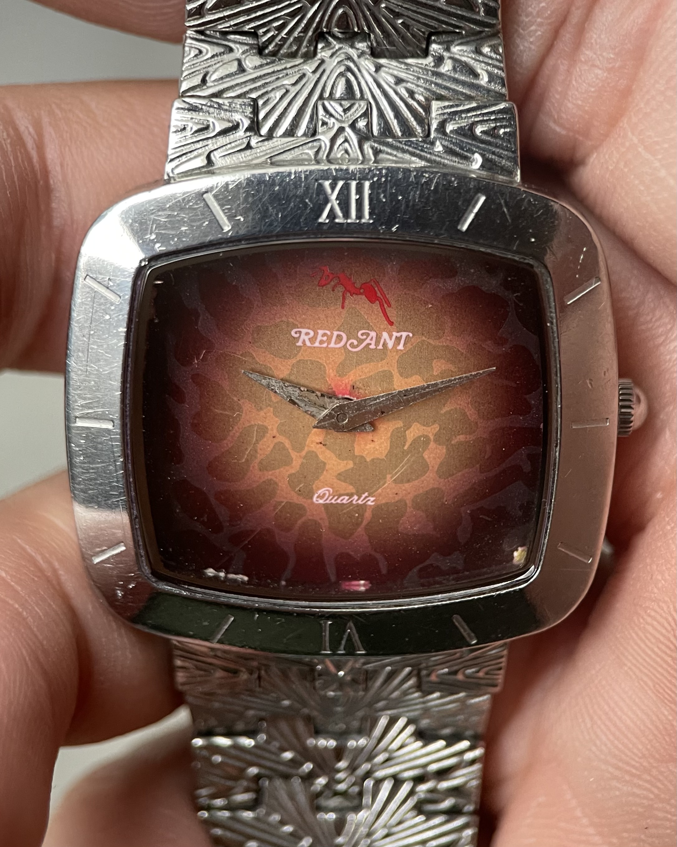 JDN RED ANT QUARTZ WATCH | Artizen Store
