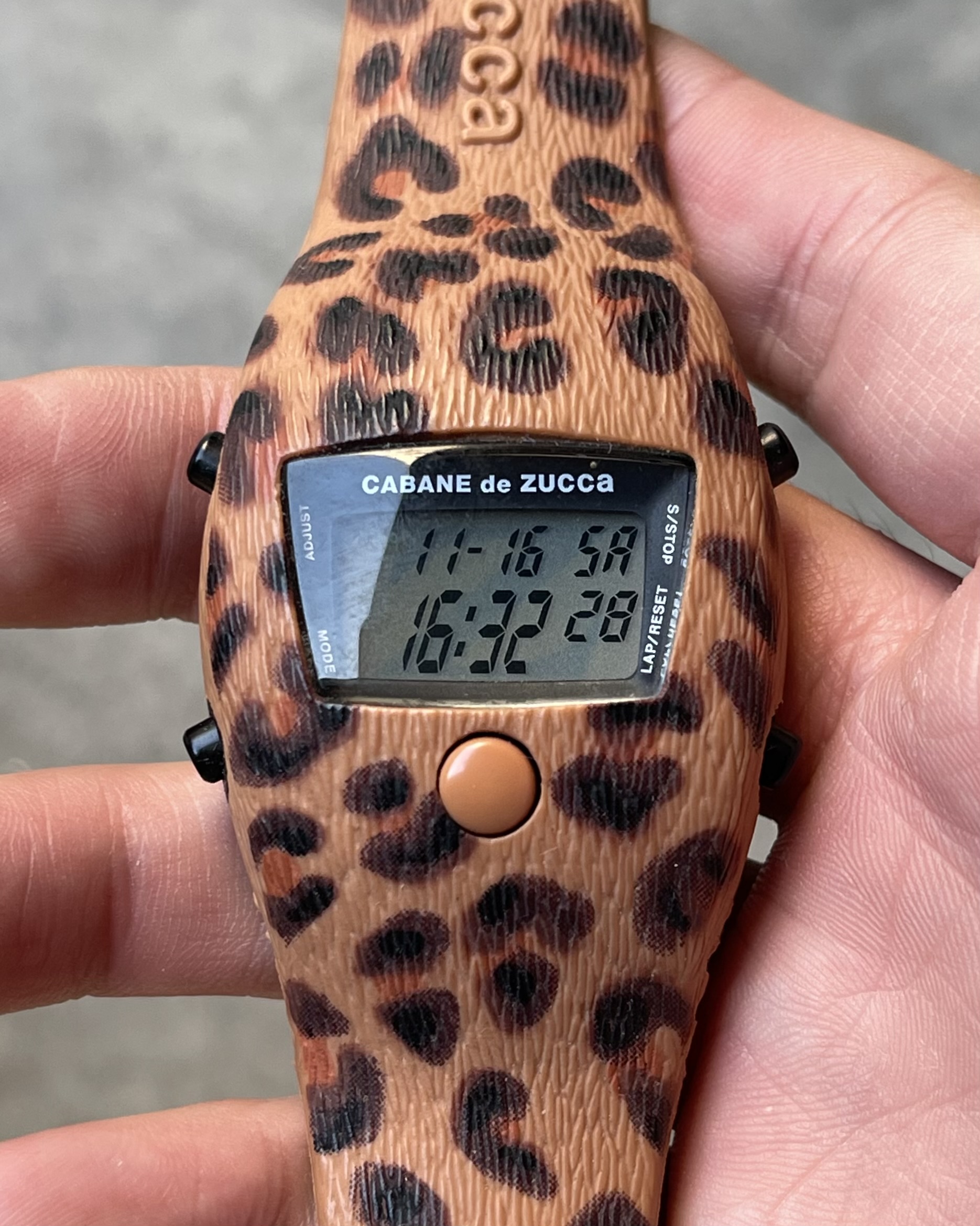 レア！CABANE de ZUCCa B WATCH ブック＋時計つき CABANE de ZUCCa LEOPARD SAFARI ZOO DIGITAL WATCH | Artizen Store