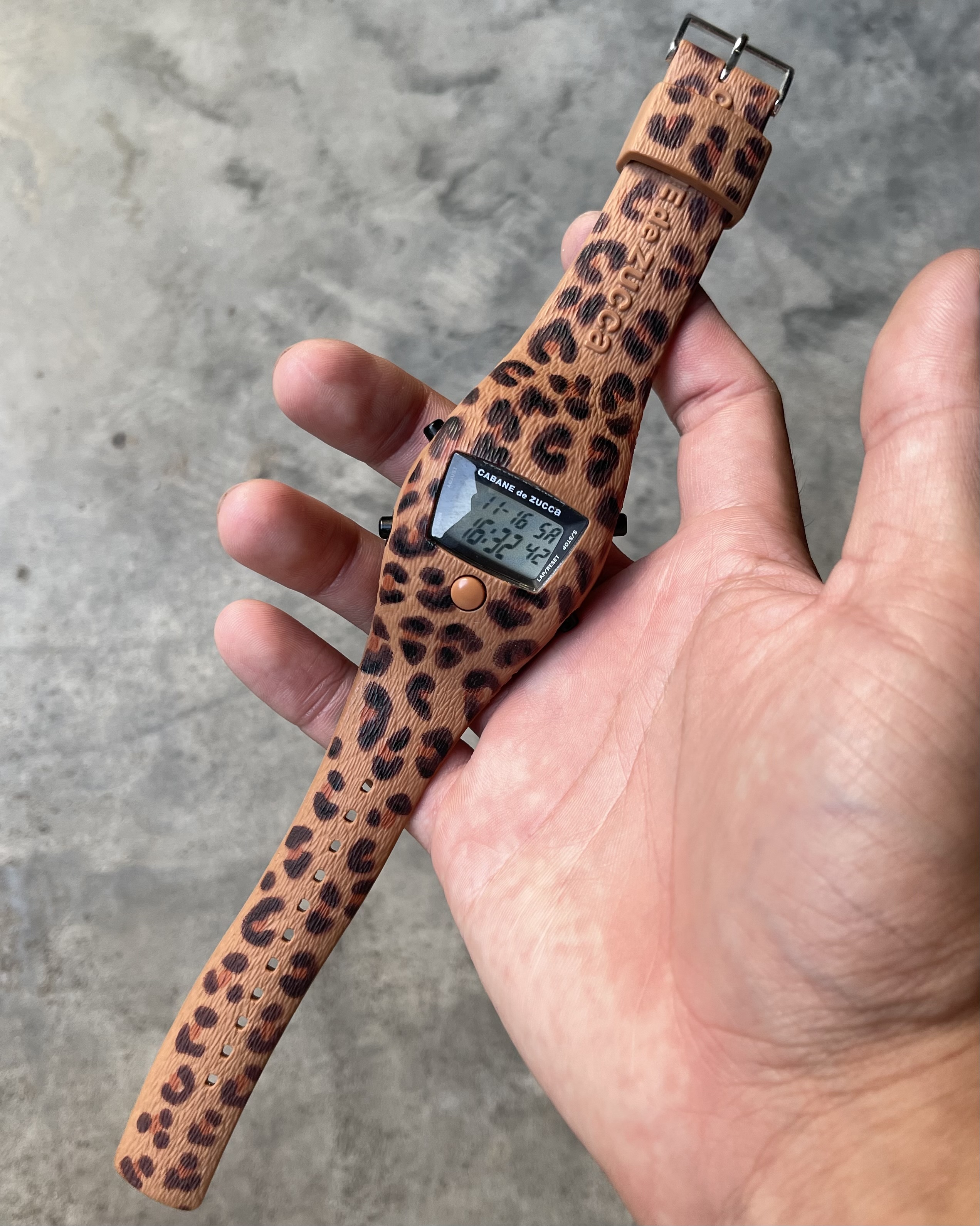 レア！CABANE de ZUCCa B WATCH ブック＋時計つき CABANE de ZUCCa LEOPARD SAFARI ZOO DIGITAL WATCH | Artizen Store