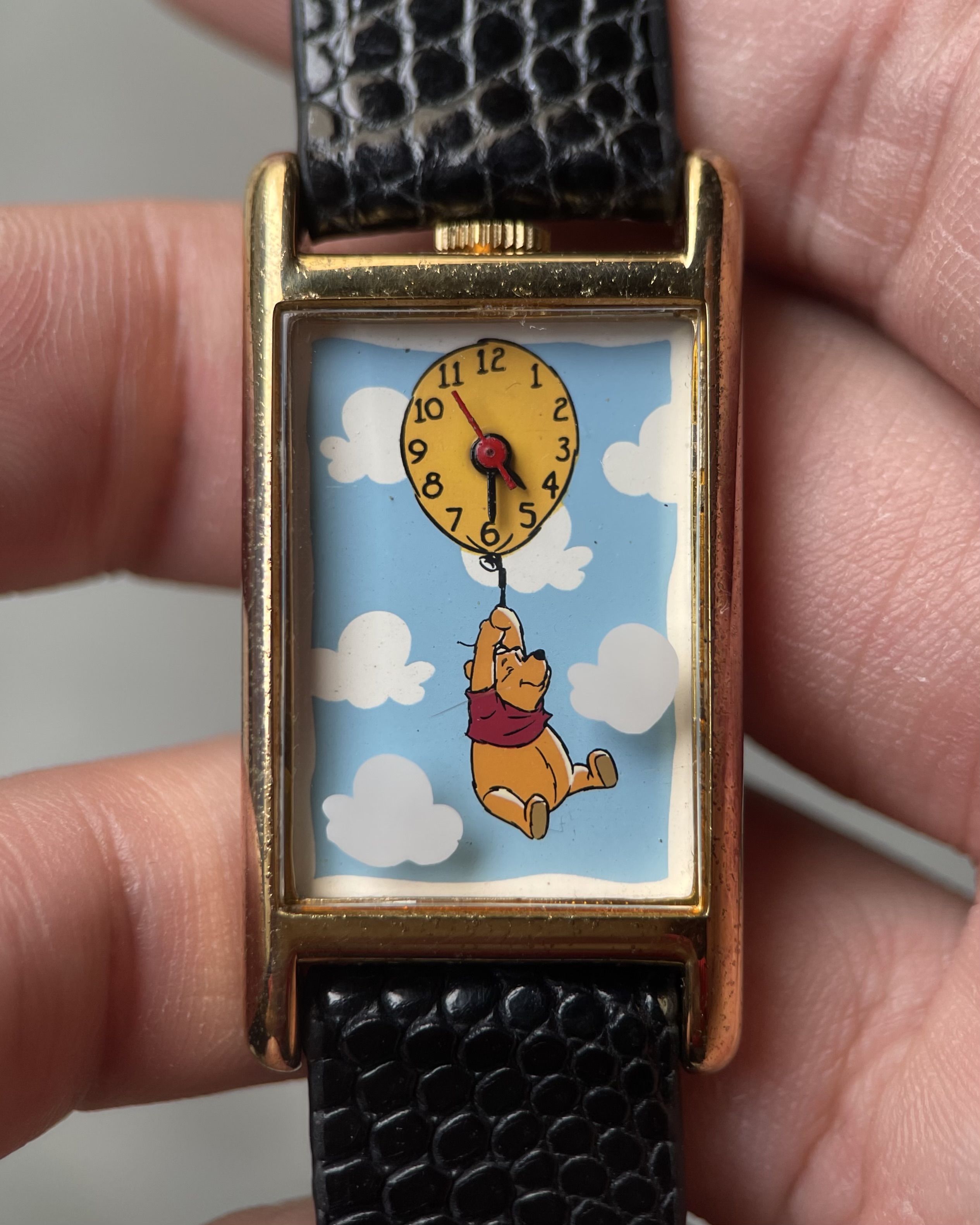 TIMEX WINNIE THE POOH BALLOON VINTAGE QUARTZ WATCH 