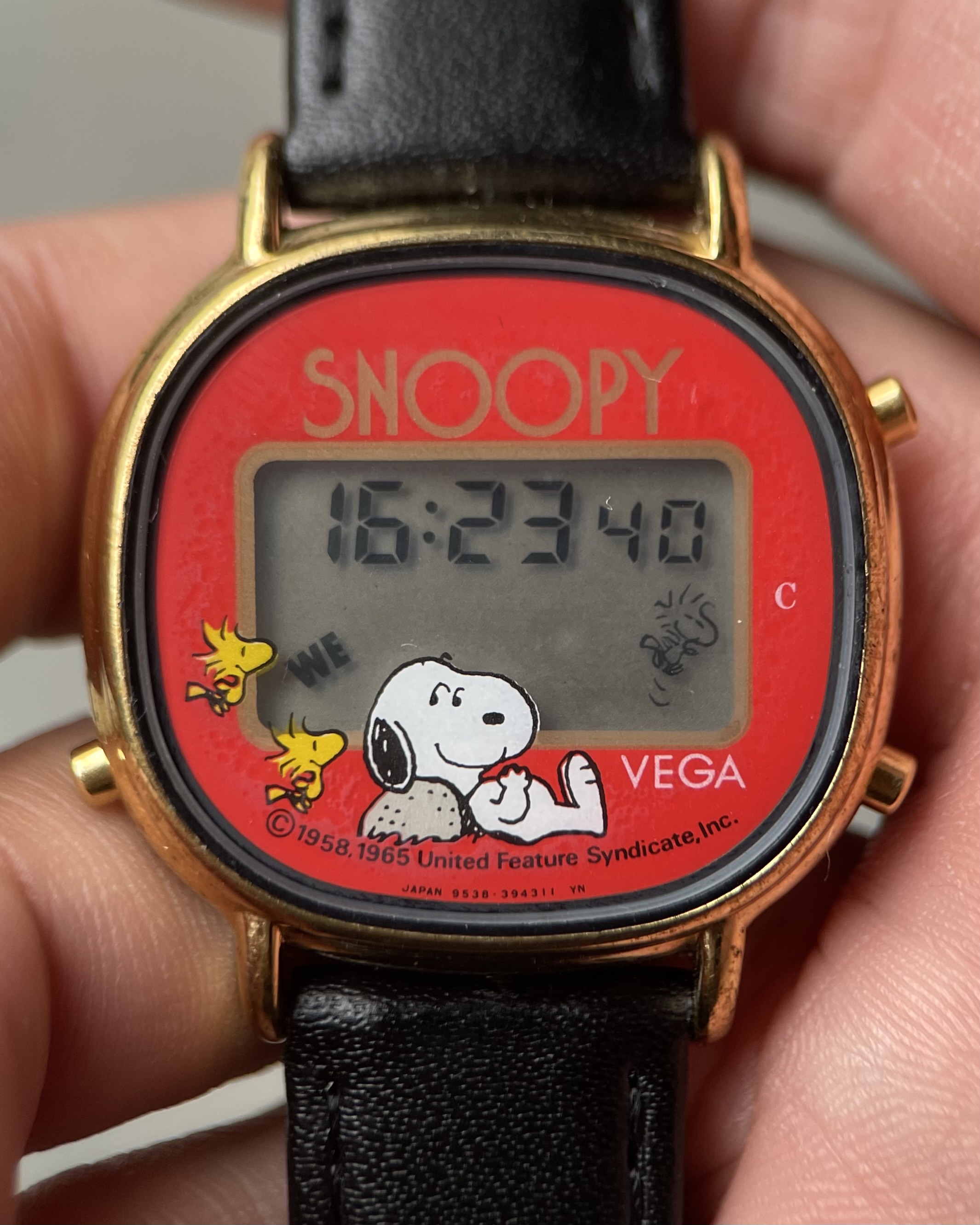 CITIZEN VEGA WE LOVE SNOOPY DIGITAL WATCH 