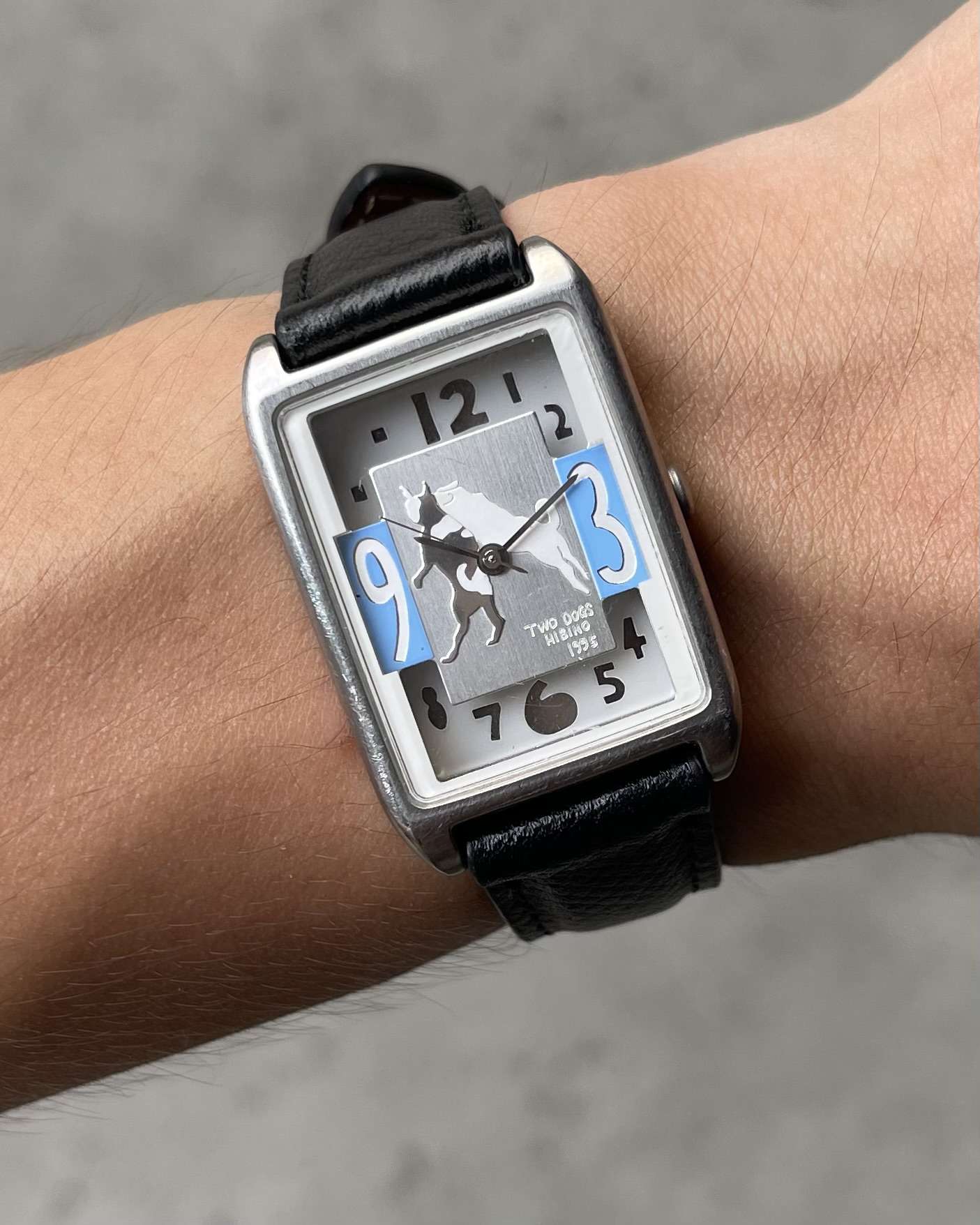 TWO DOGS HIBINO 1995 VINTAGE QUARTZ WATCH | Artizen Store