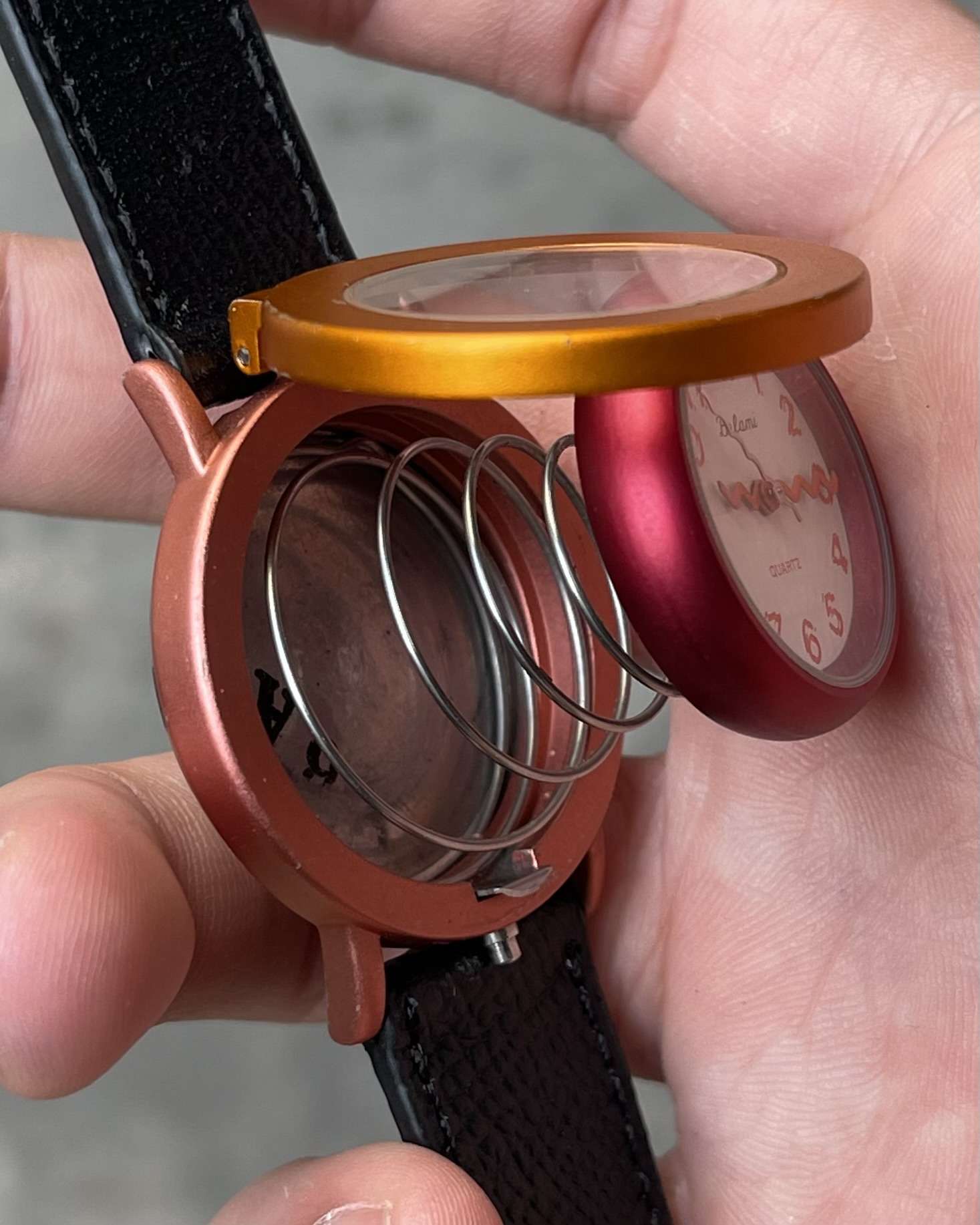 BELAMI POP-UP VINTAGE QUARTZ WATCH | Artizen Store