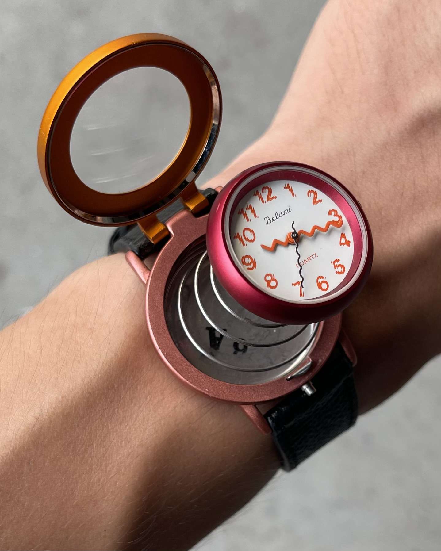 BELAMI POP-UP VINTAGE QUARTZ WATCH | Artizen Store