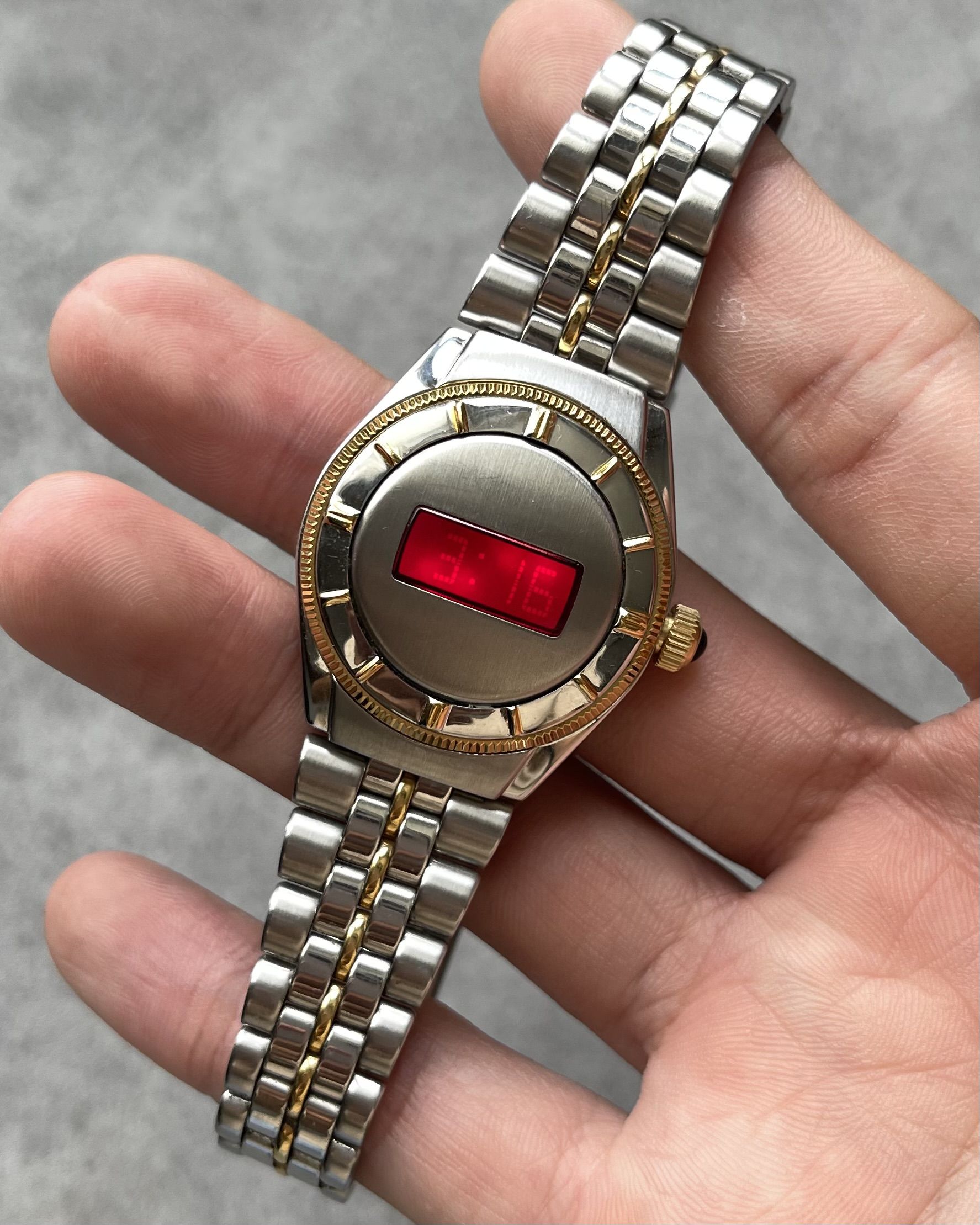 SEIKO LE VENT L600 LED BY MINAKO YOKOMORI VINTAGE WATCH