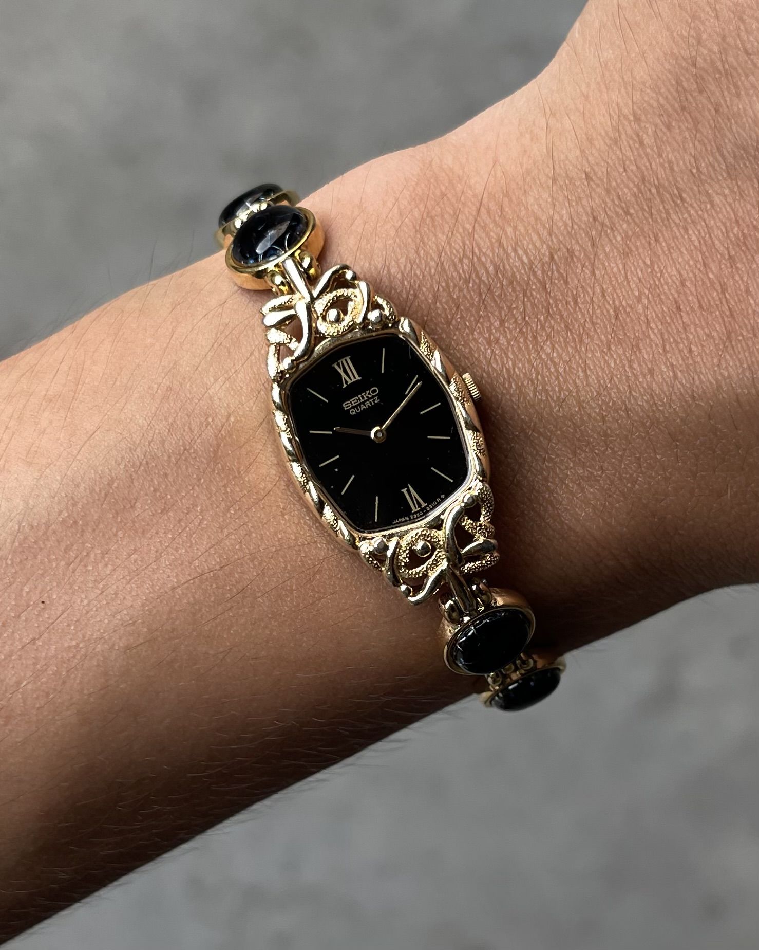 90s Vintage Seiko 海外企画 ブラック文字盤 クォーツ 1990 SEIKO BLACK DIAL ORNATE BRACELET VINTAGE WATCH | Artizen Store