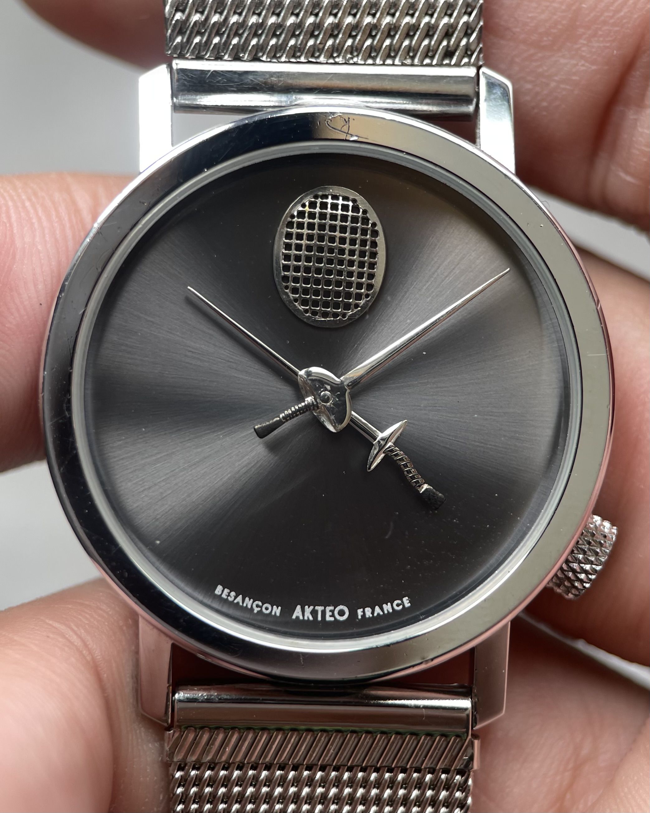 AKTEO FENCING MASK & SWORD THEME VINTAGE QUARTZ WATCH
