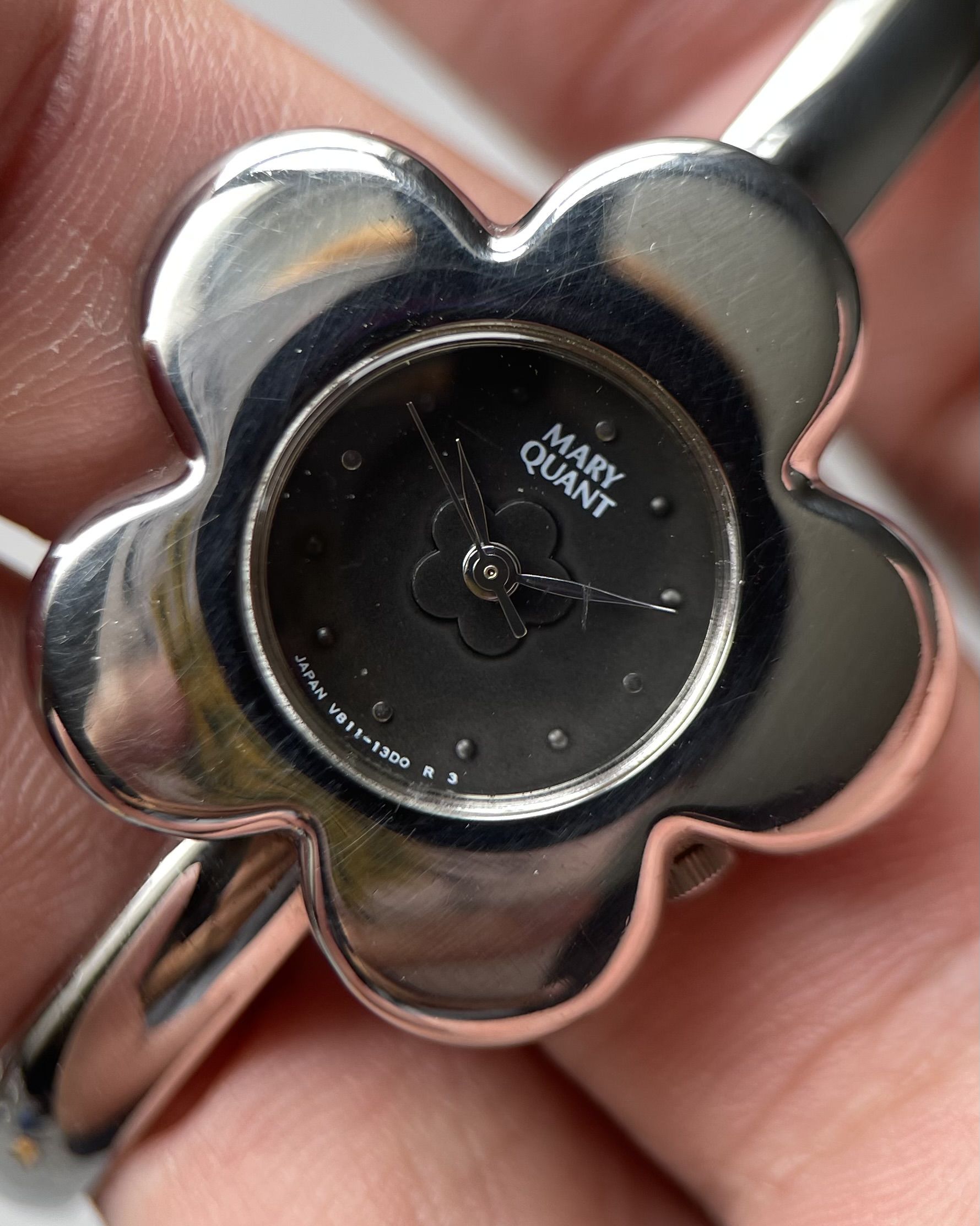 ＭＡＲY  ＱＵＡＮＴ MARY QUANT BLACK FLOWER-SHAPED VINTAGE QUARTZ WATCH