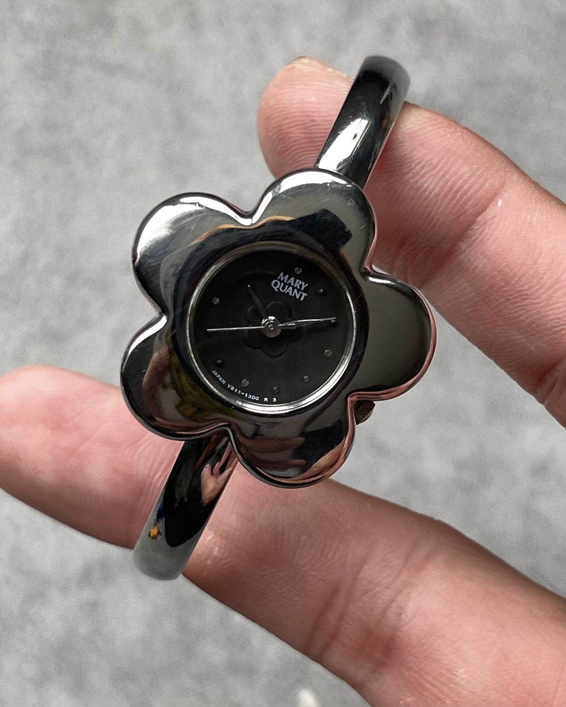 MARY QUANT BLACK FLOWER-SHAPED VINTAGE QUARTZ WATCH