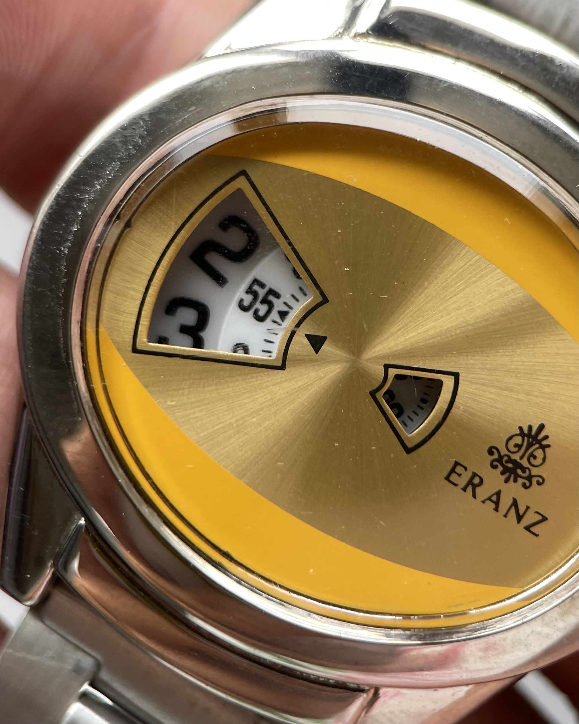ERANZ JUMP HOUR VINTAGE QUARTZ WATCH | Artizen Store