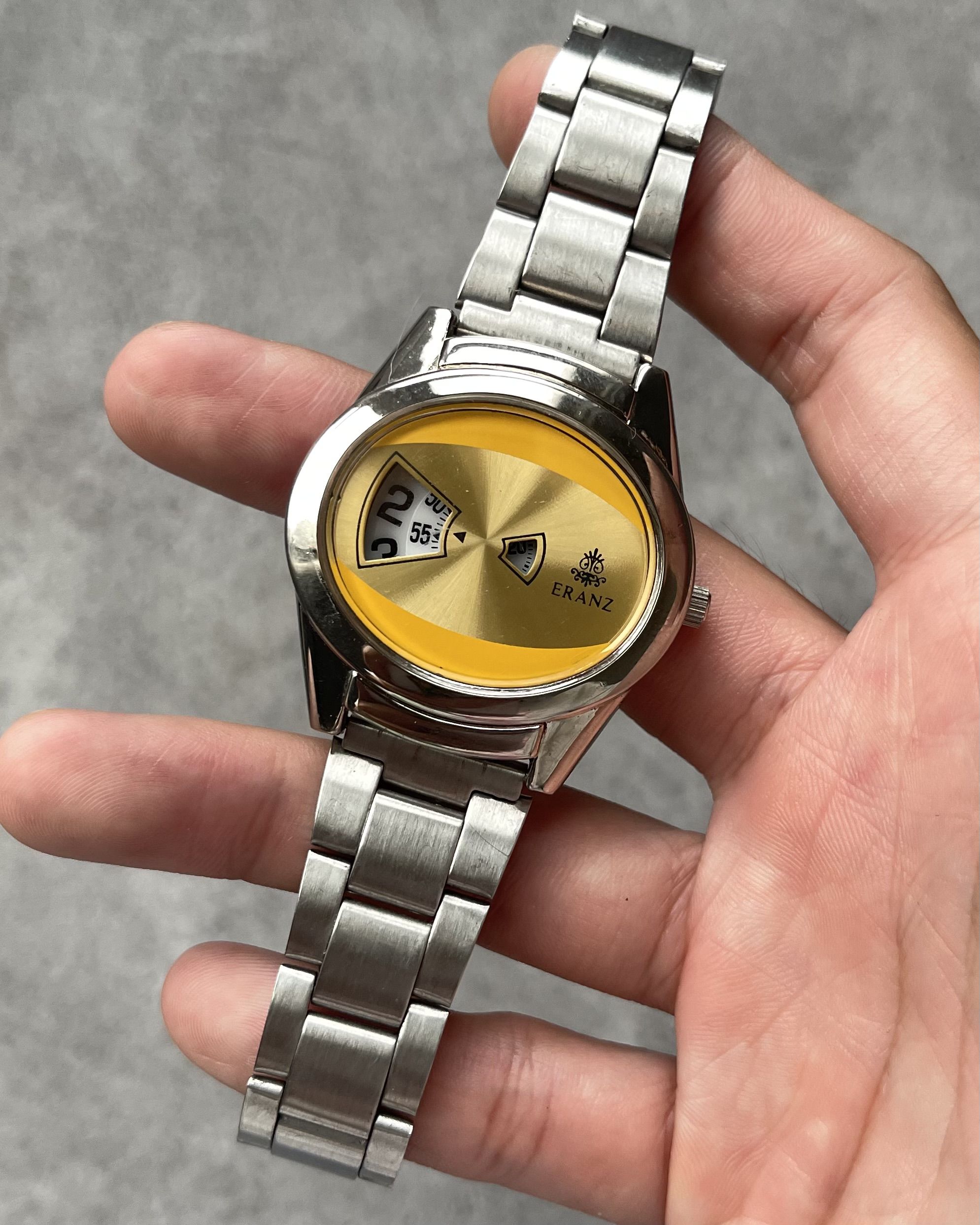 ERANZ JUMP HOUR VINTAGE QUARTZ WATCH | Artizen Store