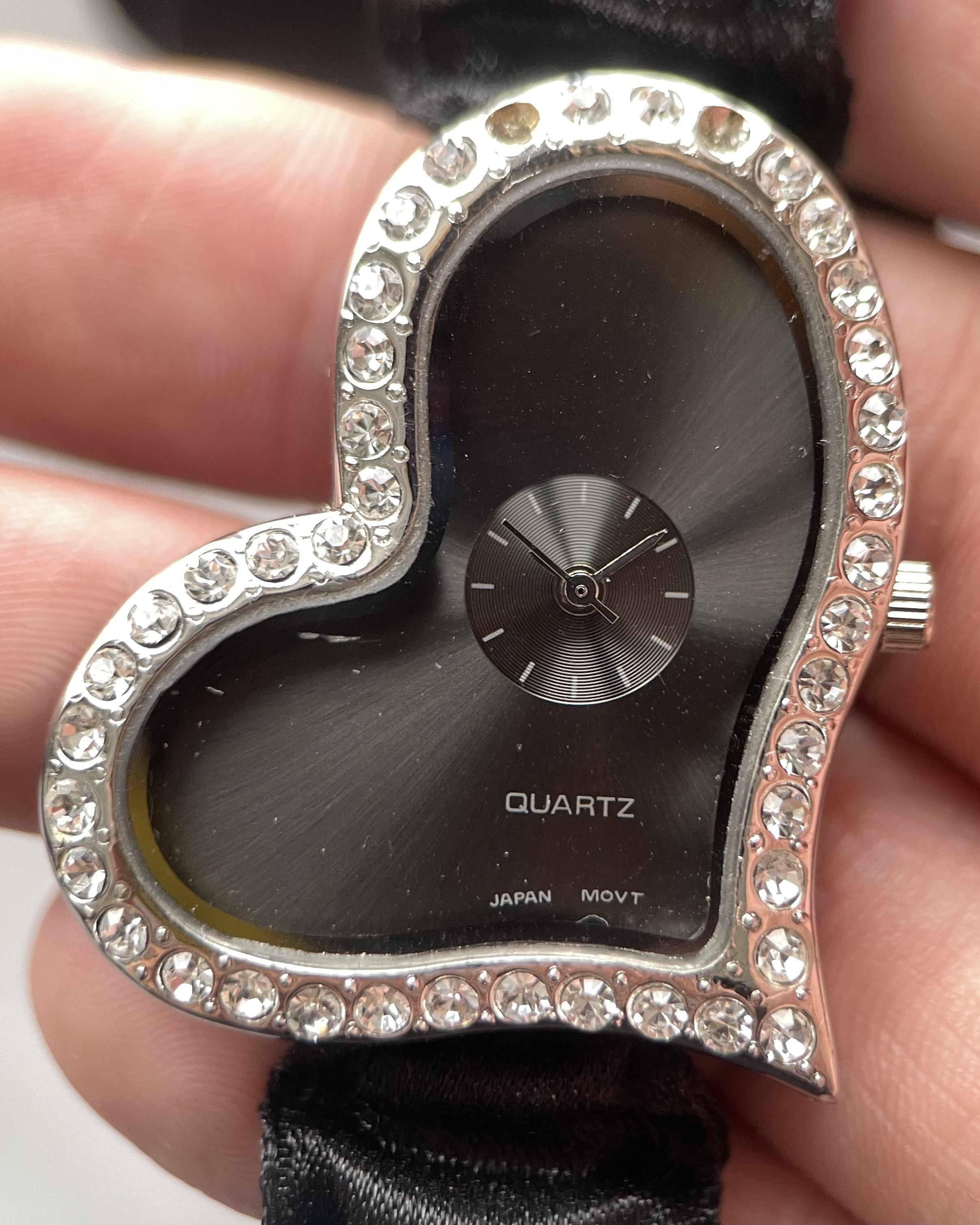 Y2K SPARKLY HEART VINTAGE QUARTZ WATCH
